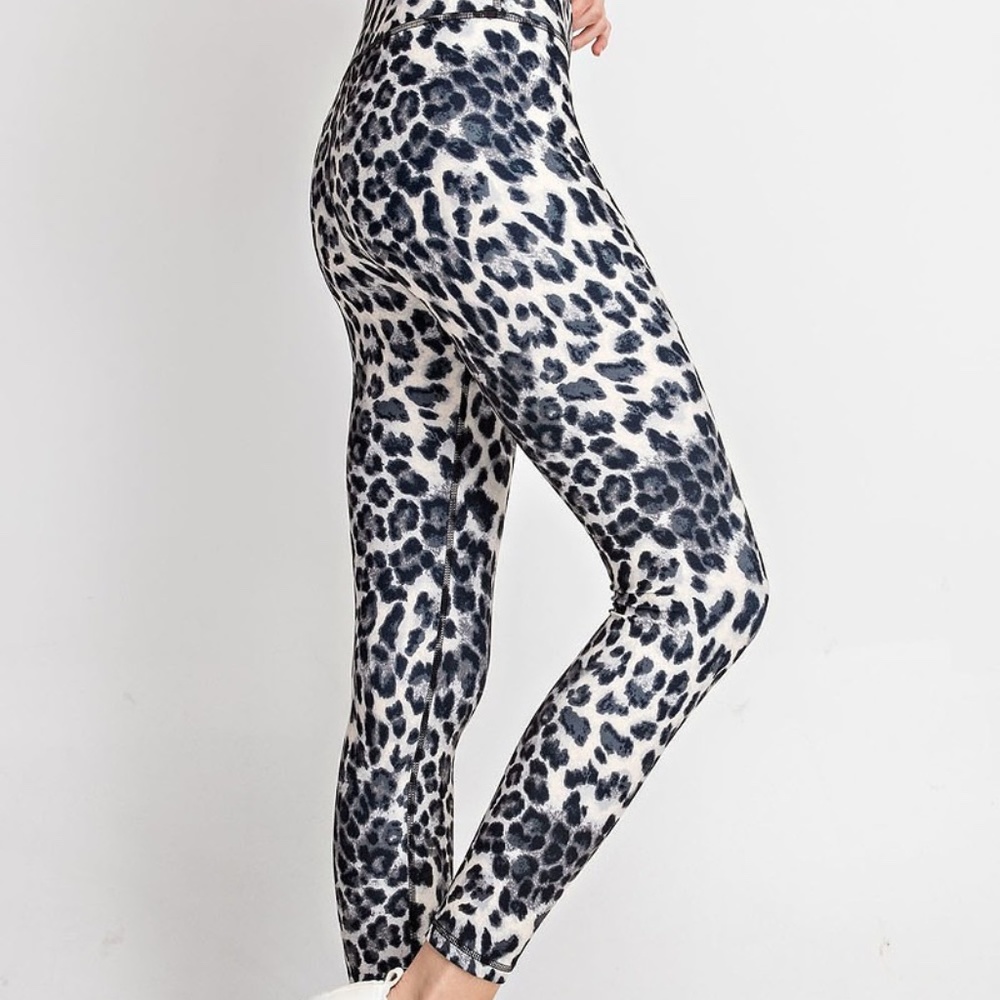 NWT GREY LEOPARD LEGGINGS